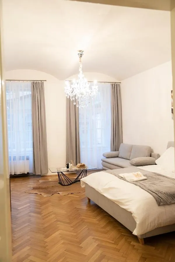 Helen Homestay Vaclavske Namesti Prague Apartment
